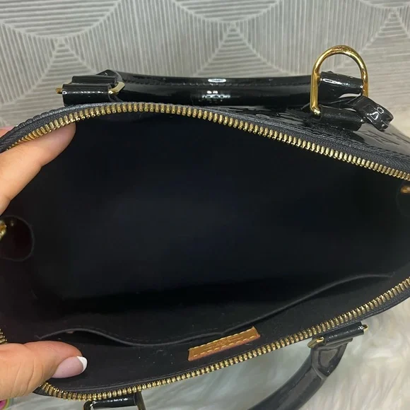 Louis Vuitton Vernis Alma PM in Noir - Picture 10 of 12